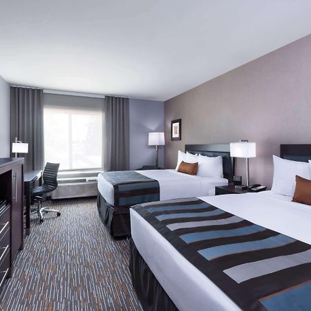 Wingate By Wyndham Sidney Hotel Екстериор снимка