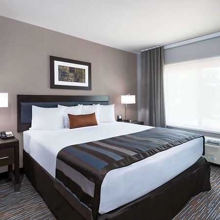 Wingate By Wyndham Sidney Hotel Екстериор снимка