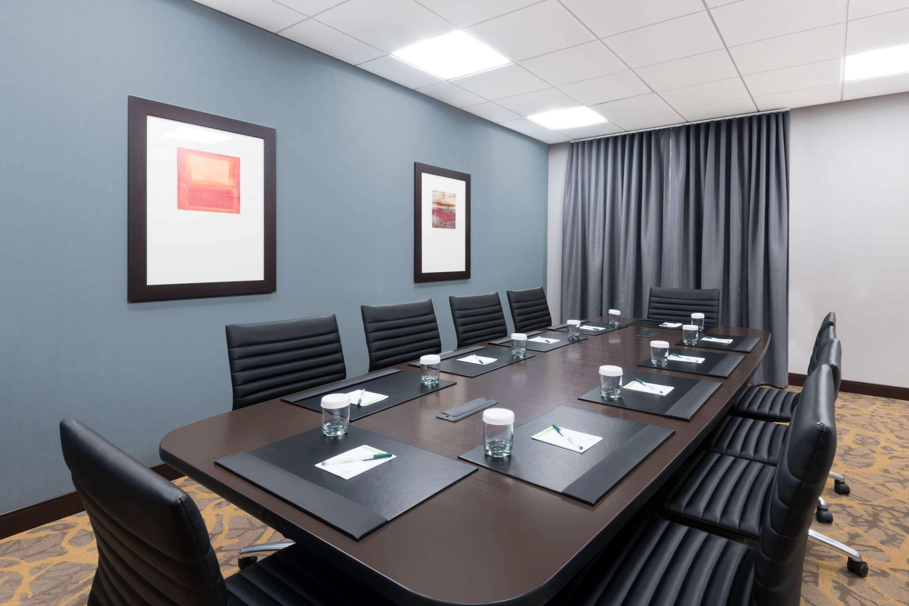 Wingate By Wyndham Sidney Hotel Екстериор снимка