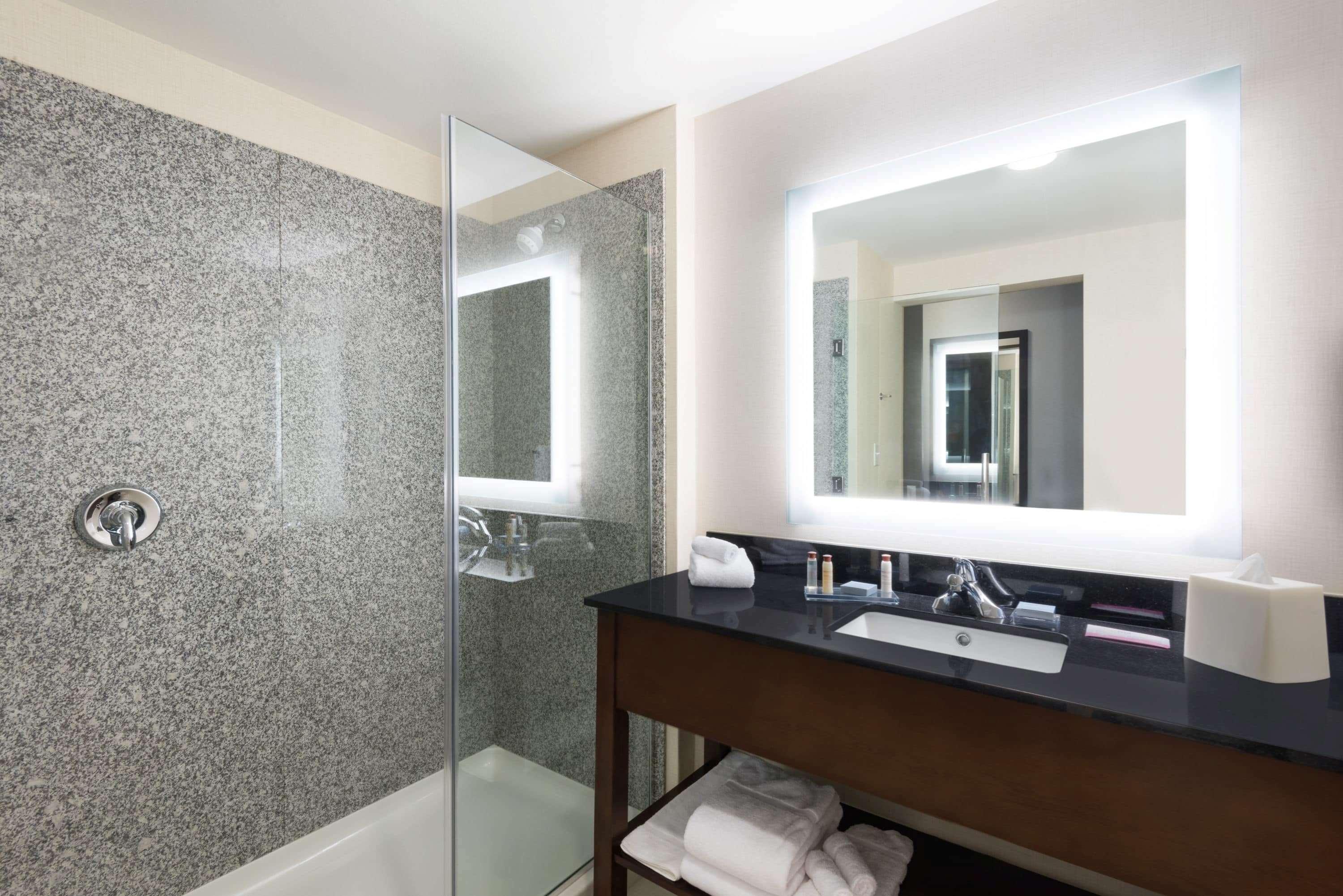 Wingate By Wyndham Sidney Hotel Екстериор снимка