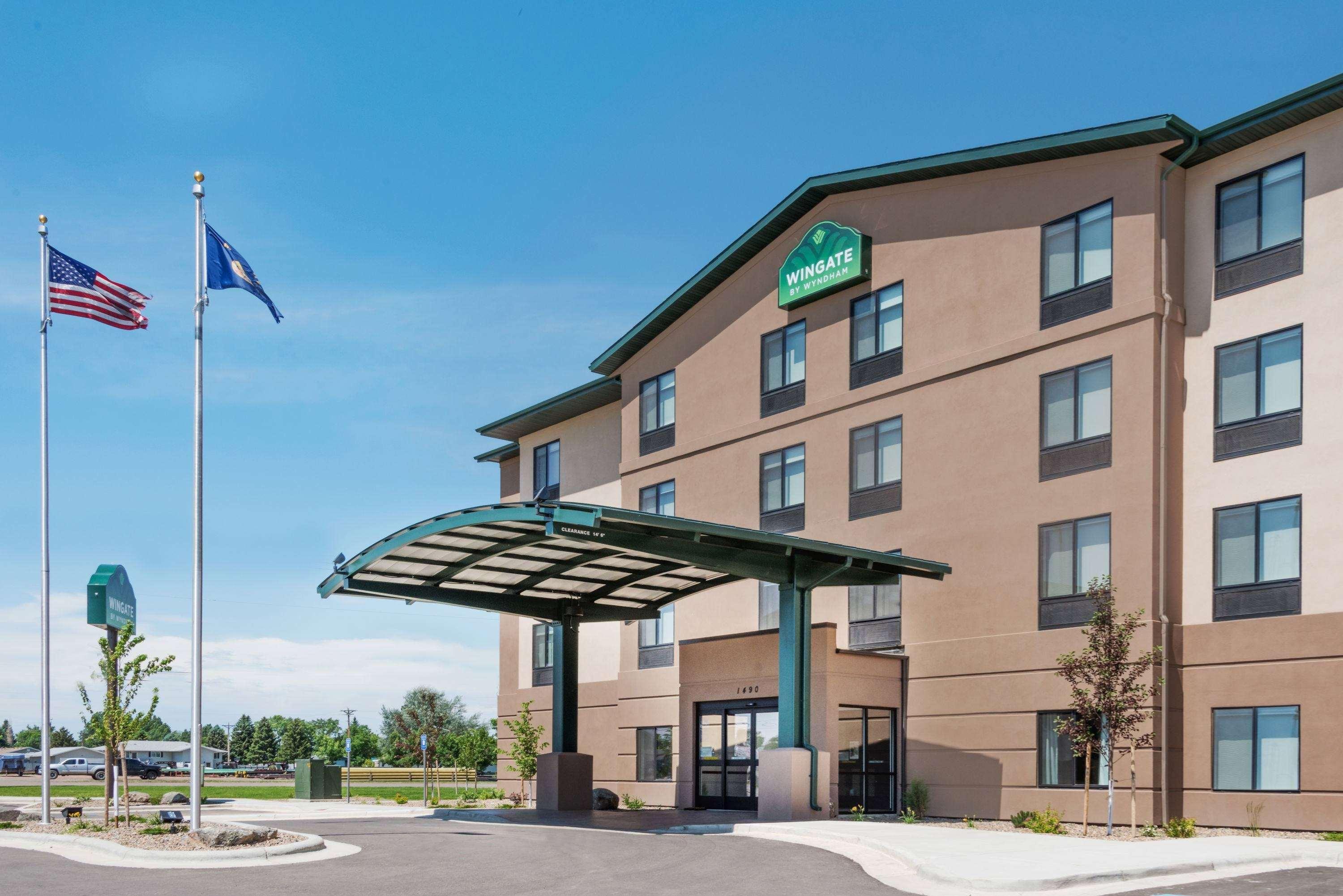 Wingate By Wyndham Sidney Hotel Екстериор снимка