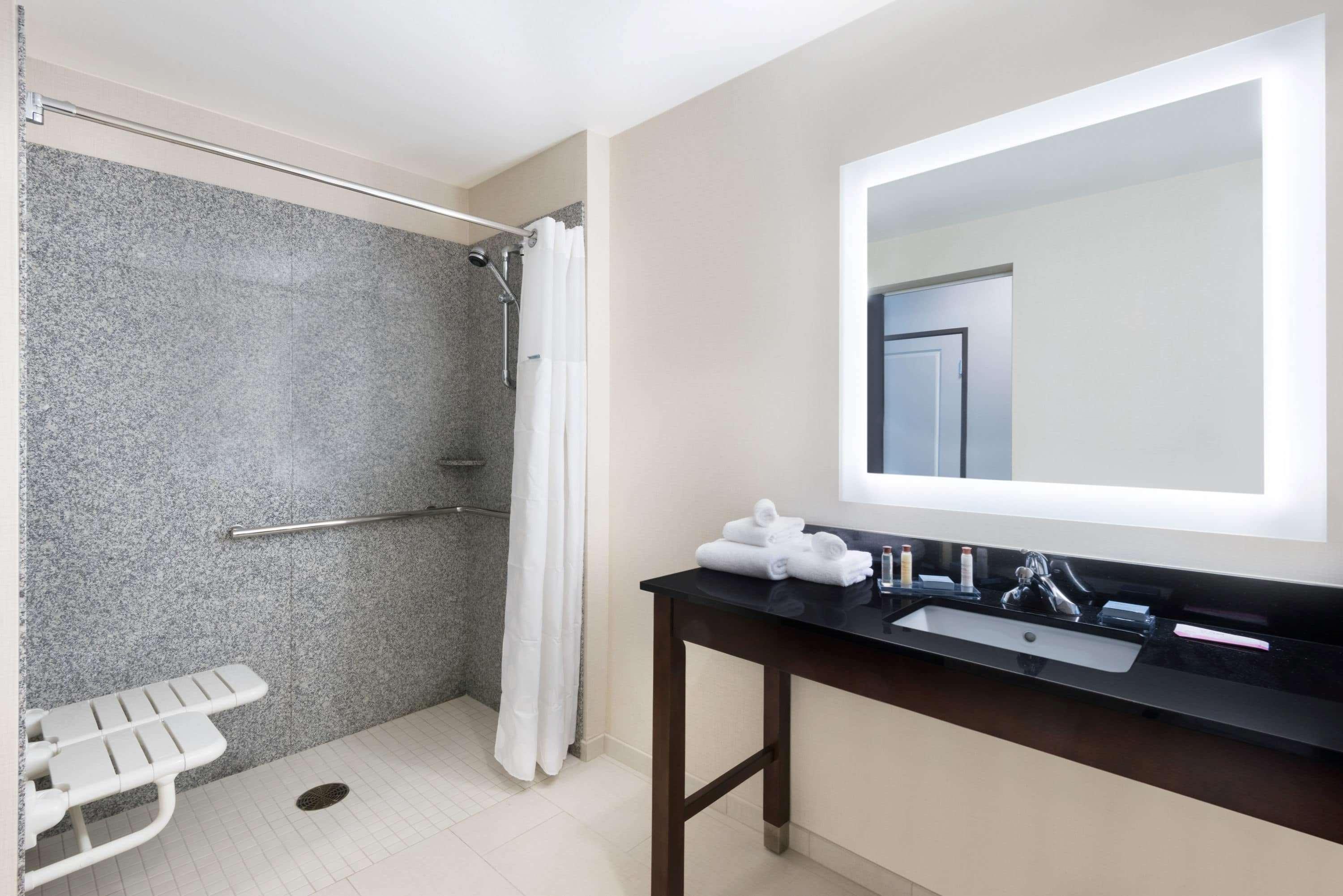 Wingate By Wyndham Sidney Hotel Екстериор снимка