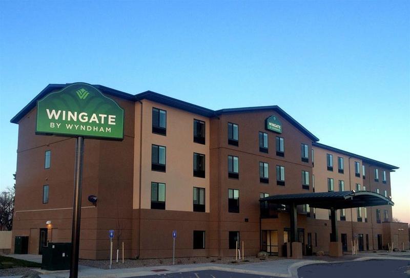 Wingate By Wyndham Sidney Hotel Екстериор снимка