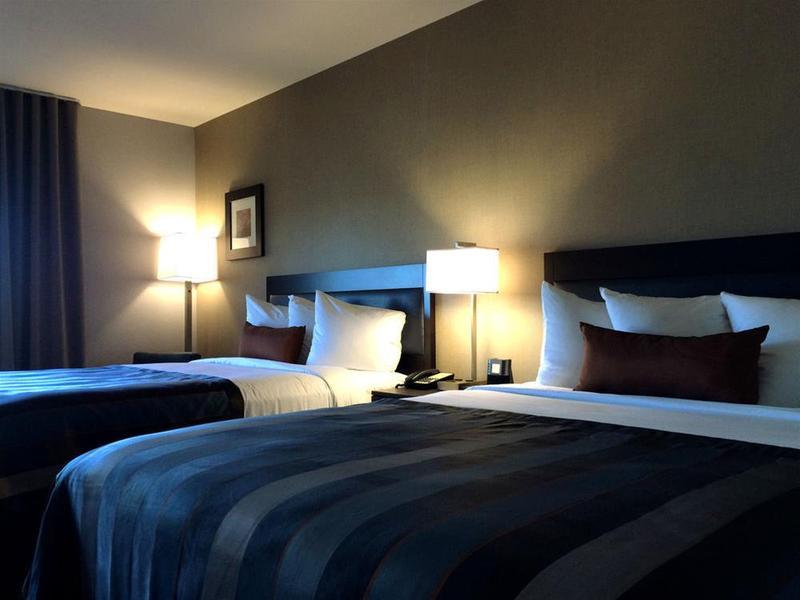 Wingate By Wyndham Sidney Hotel Екстериор снимка