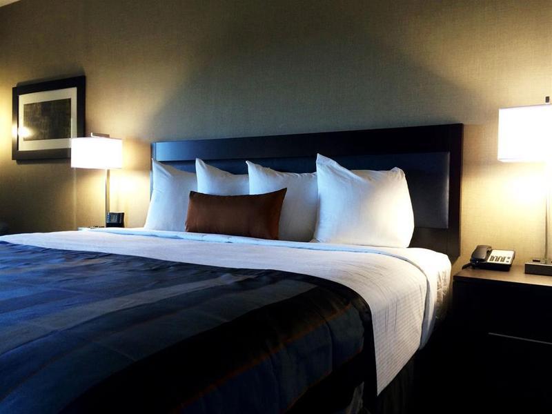 Wingate By Wyndham Sidney Hotel Екстериор снимка