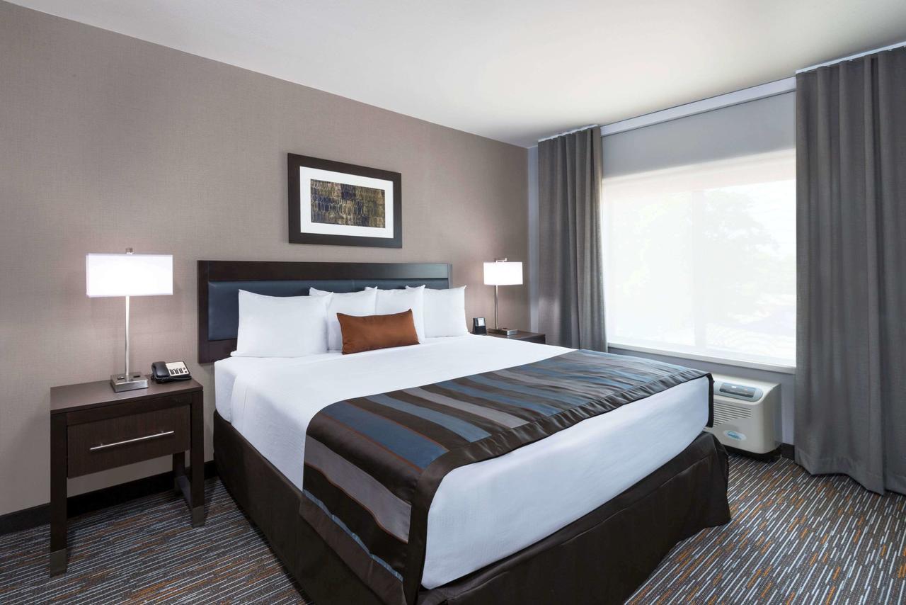 Wingate By Wyndham Sidney Hotel Екстериор снимка