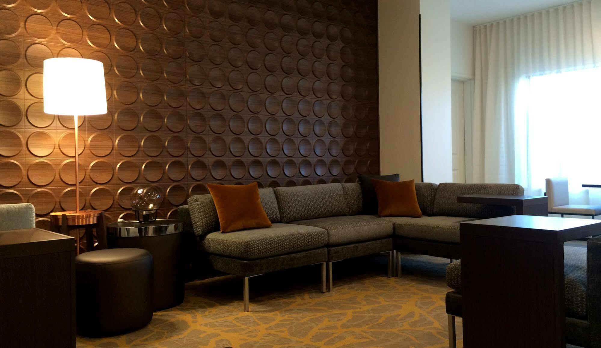Wingate By Wyndham Sidney Hotel Екстериор снимка